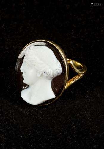 Stone cameo ring around 1870, agate executed with …