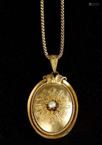 14 carat gold locket, around 1870, gold chain incl…