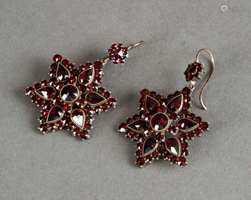 Garnet earrings around 1920 in silver coat, flexib…