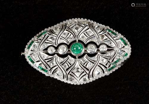 Diamond emerald brooche around 1920, open work, 14…