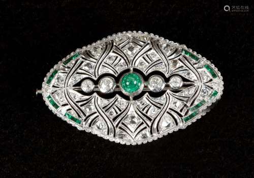 Diamond emerald brooche around 1920, open work, 14…