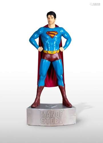 DC Comics, Statua di Superman