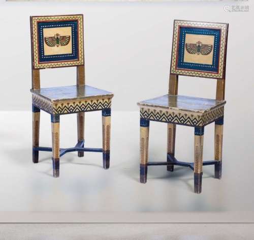 Coppia di sedie in legno laccato con decori \