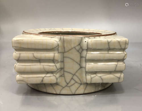 A Ge-type Cong Vase Chenghua Period