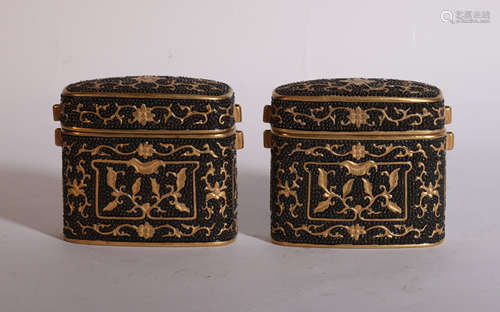 Pair Porcelain Boxes Qianlong Period