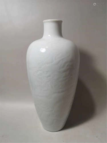 A White Glazed Vase Kangxi Period