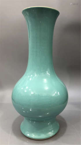 A Peacock Green Glazed Vase Yongzheng Period