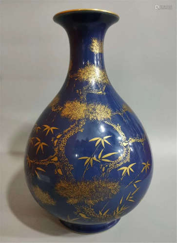 A Blue Glaze and Gilt Yuhuchunping Tongzhi Period