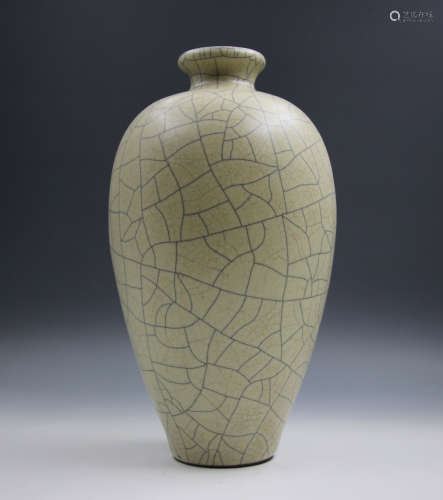 Chinese Song Dynasty Ge Glaze Porcelain Plum Bottle