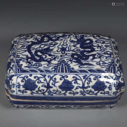 Chinese Ming Dynasty Wanli Blue And White Cloud Dragon Pattern Porcelain Box
