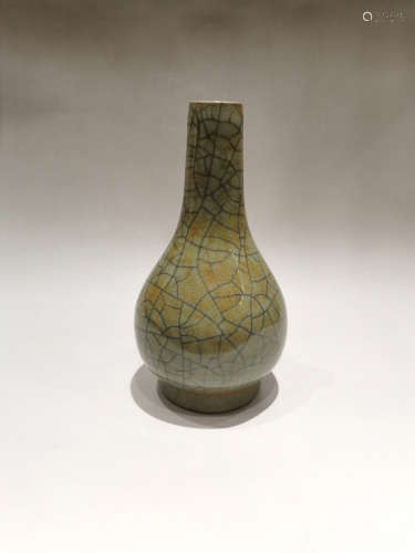 Chinese Guan Kiln Porcelain Bottle