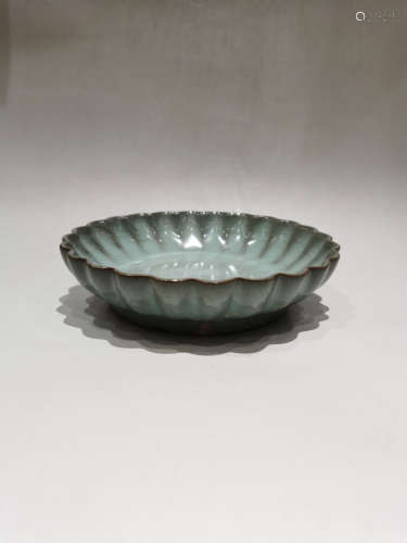 Chinese Guan Kiln Porcelain Plate