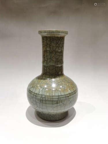Chinese Song Dynasty Guan Kiln Porcelain Bottle