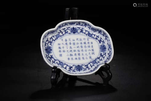 Chinese Qing Dynasty Jiaqing Period Blue And White Flower Patterns Plate