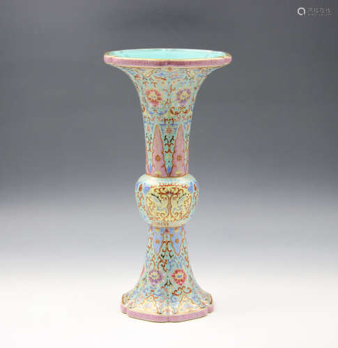 Chinese Enamel Color Porcelain Vessel