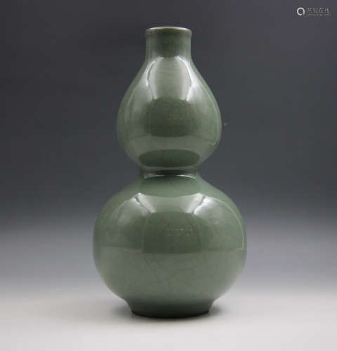Chinese Song Dynasty Guan Kiln Porcelain Gourd Bottle