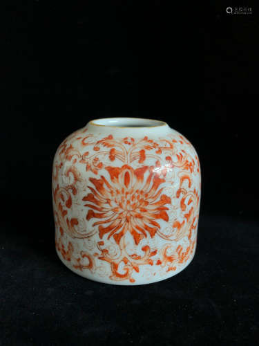Chinese Qianlong Period Porcelain Jar