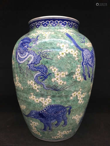 Chinese Qing Dynasty Kangxi Period Blue And White Sea Beast Pattern Porcelain Jar