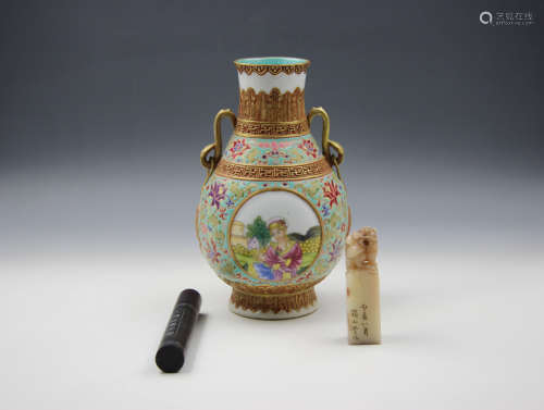 Qing Dynasty Qianlong Period Western Color Character Ruyi Bottle