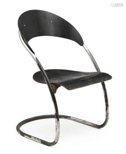 Wassili et Hans LUCKHARDT (1889-1972 & 1890-1954)  - Chaise ST14 - modèle créé en [...]