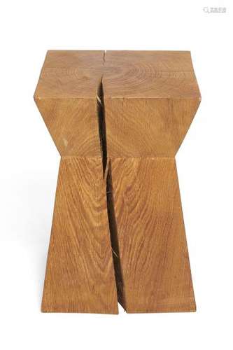 Christian LIAIGRE (Né en 1943)  - Tabouret dit « Nagato » Création 1986  - Chêne [...]