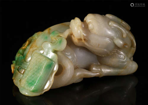 A CHINESE BEAST BITE TAIL JADE TABLE ITEM