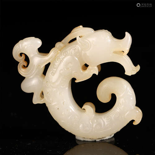 A CHINESE JADE DRAGON BEAST MOTHER AND SON SHAPE TABLE ITEM