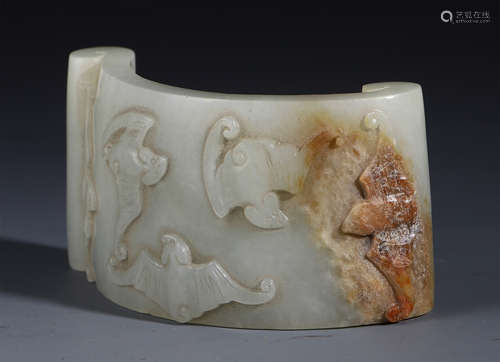 A CHINESE JADE CARVED BATS TABLE ITEM