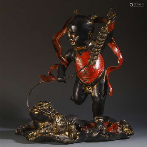 A STATUE OF CHINESE LIUHAI TEASE GOLD TOAD SHAPED