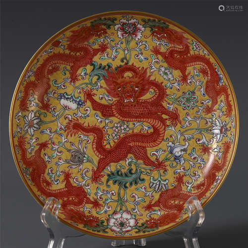 A CHINESE ENAMEL FLOWER DRAGON PATTERN PLATE