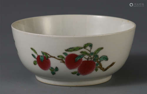 A CHINESE FAMILLE ROSE PEACH PATTERN BOWL