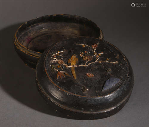 A CHINESE WOOD LACQUER INLAID GEM STONE FLOWER BIRD LIDDED BOX