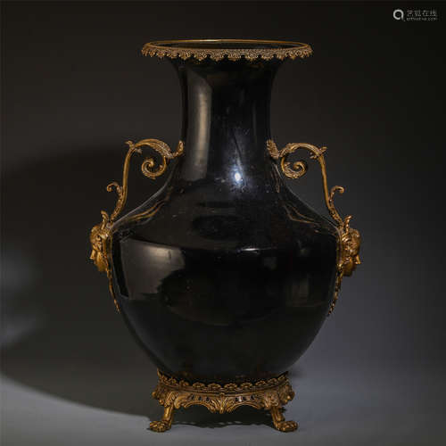 A CHINESE MONOCHROMO GLAZE GILT BRONZE DOUBLE HANDLE VASE