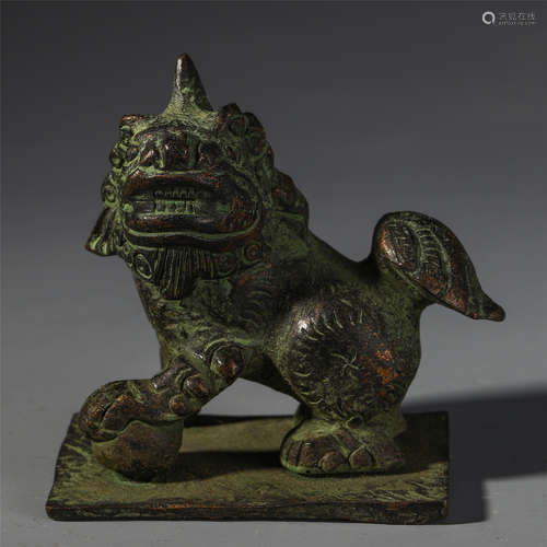 A CHINESE BRONZE BEAST TABLE ITEM