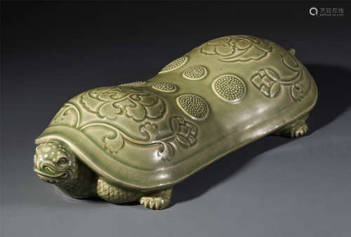 A CHINESE CELADON GLAZE TORTOISE TABLE ITEM CARVED FLOWER ON BACK