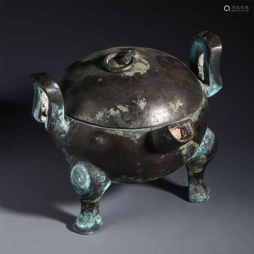 A CHINESE ANCIENT BRONZE TRIPLE FEET DOUBLE HANDLE CENSER