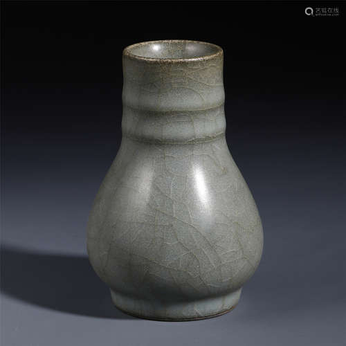 A CHINESE GE GLAZE BOTTLE