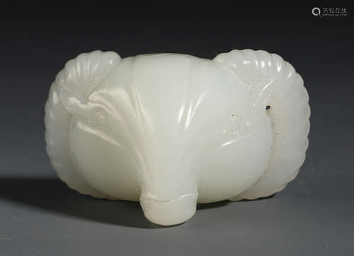 A CHINESE JADE ELEPHANT HEAD SHAPE TABLE ITEM