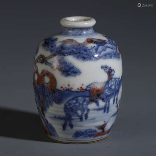 A CHINESE BLUE AND WHITE UNDERGLAZED RED ANIMAL PATTERN SNUFF BOTTLE