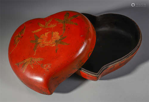 A CHINESE FLOWER PATTERN PEACH BLOSSOM SHAPE LACQUER BOX