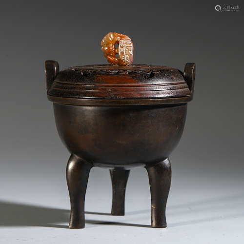 A CHINESE ANCIRNT TRIPLE FEET WOOD LIDDED WITH JADE HANDLE INCENSE BURNER