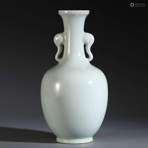 A CHINESE PORCELAIN CELADON GLAZE DOUBLE ELEPHANT HANDLE VIEWS VASE