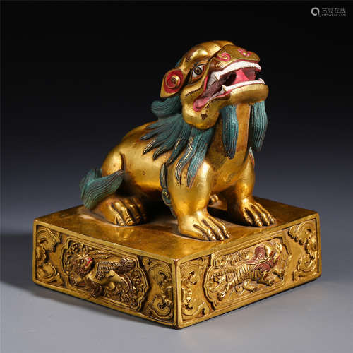 A CHINESE GILT BRONZE LION PATTERN SEAL