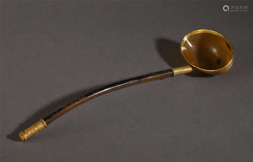 A CHINESE INLAID GOLD MOUNTED AGATE SPOON