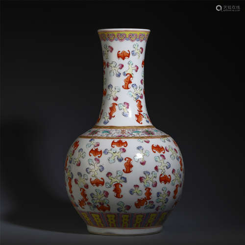 A CHINESE FAMILLE ROSE BATS PATTERN VASE