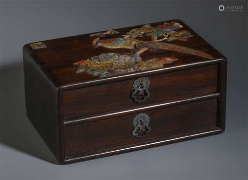 A CHINESE ROSEWOOD INLAID MOTHER OF PEARL BOX