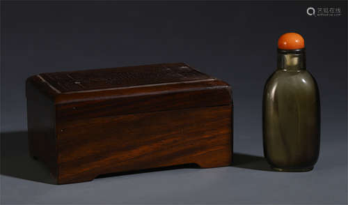 A CHINESE MOUNTED AGATE SNUFF BOTTLE WITH PACKAGE BOX