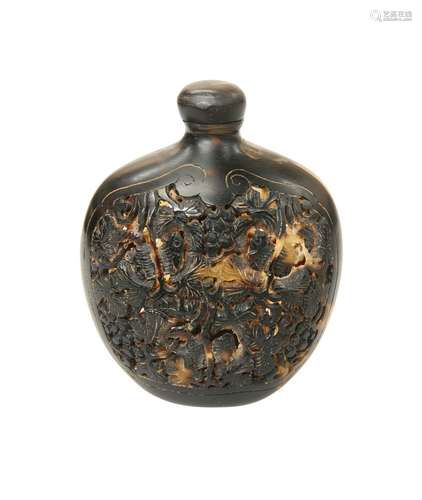 A CHINESE TORTOISESHELL SNUFF BOTTLE, 19TH CENTURY