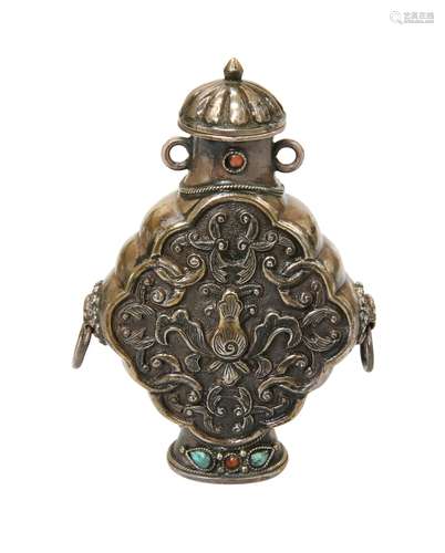 A TIBETAN WHITE METAL SNUFF BOTTLE, set with turquoise and coral stones