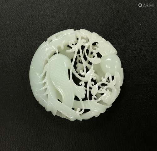 A CHINESE JADE AMULET, filigree carved with phoenix